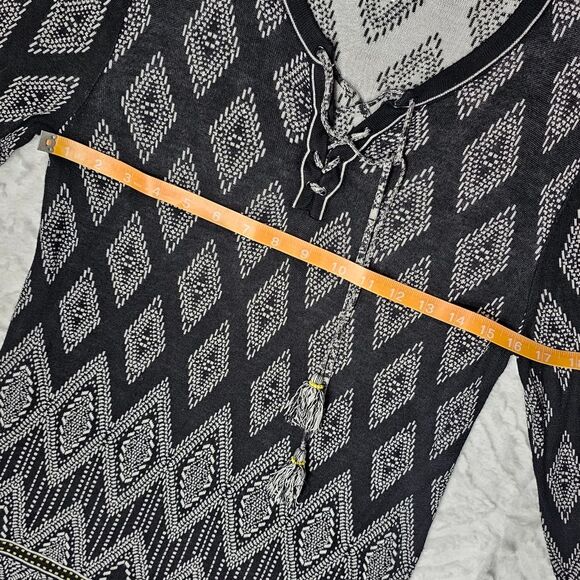 Ruby Rd. Size M Lightweight Knit Tunic Sweater Ikat Print Black and White Ladies - Picture 2 of 9